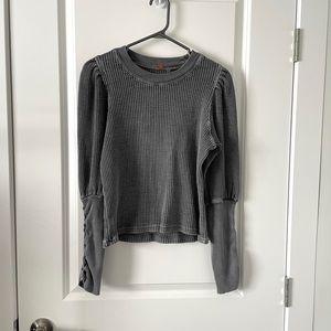 FREE PEOPLE / GREY WAFFLE KNIT LONG SLEEVE